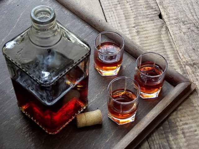 Как сделать настойку из черемухи на спирте, водке в домашних условиях